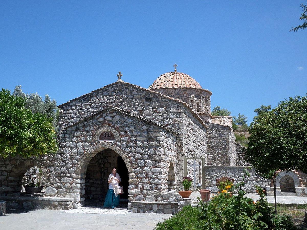 수도원 정원과 올리브 나무