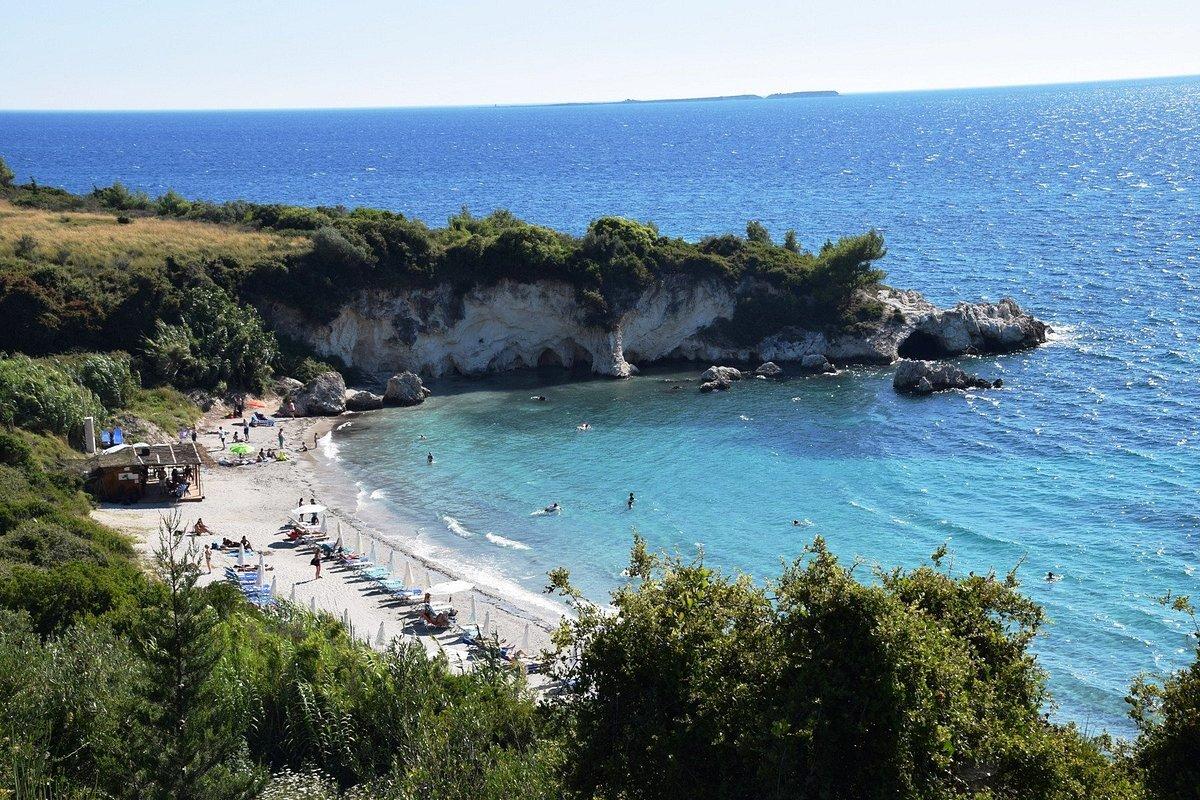 맑은 터키석 빛깔의 바다