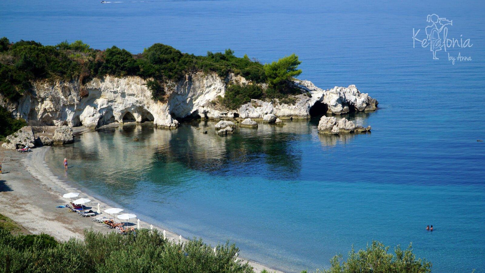 해변 위쪽에서 내려다보는 전경