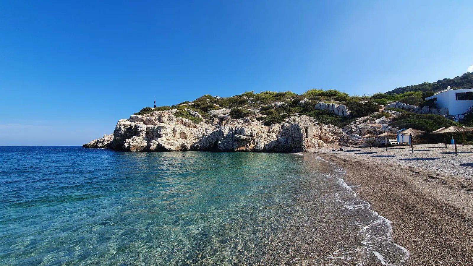 해변 상단 또는 타베르나에서의 조망