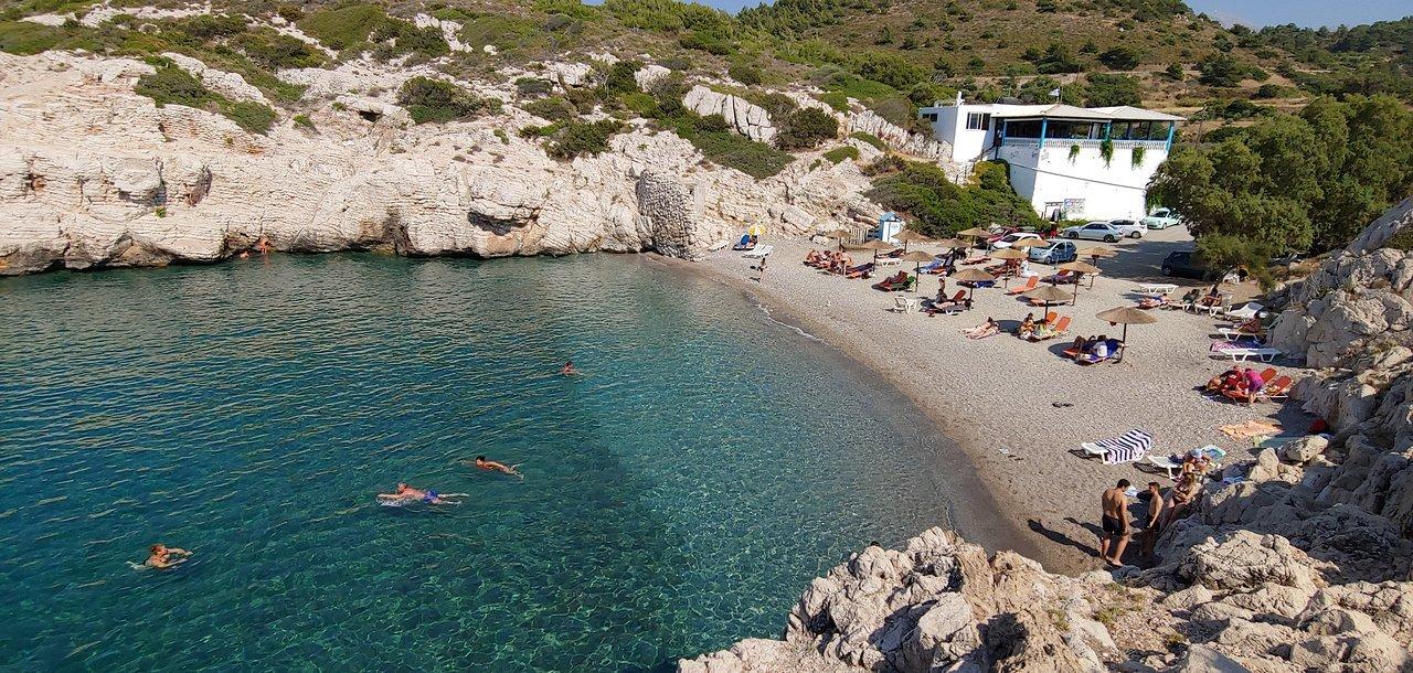 해변 양쪽 절벽 위