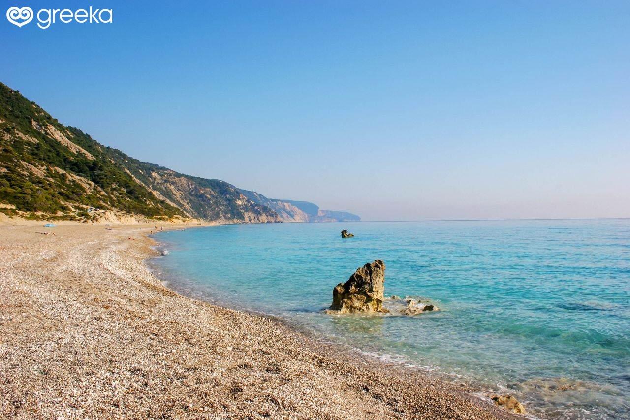 해변으로 내려가는 도로변 전망 포인트