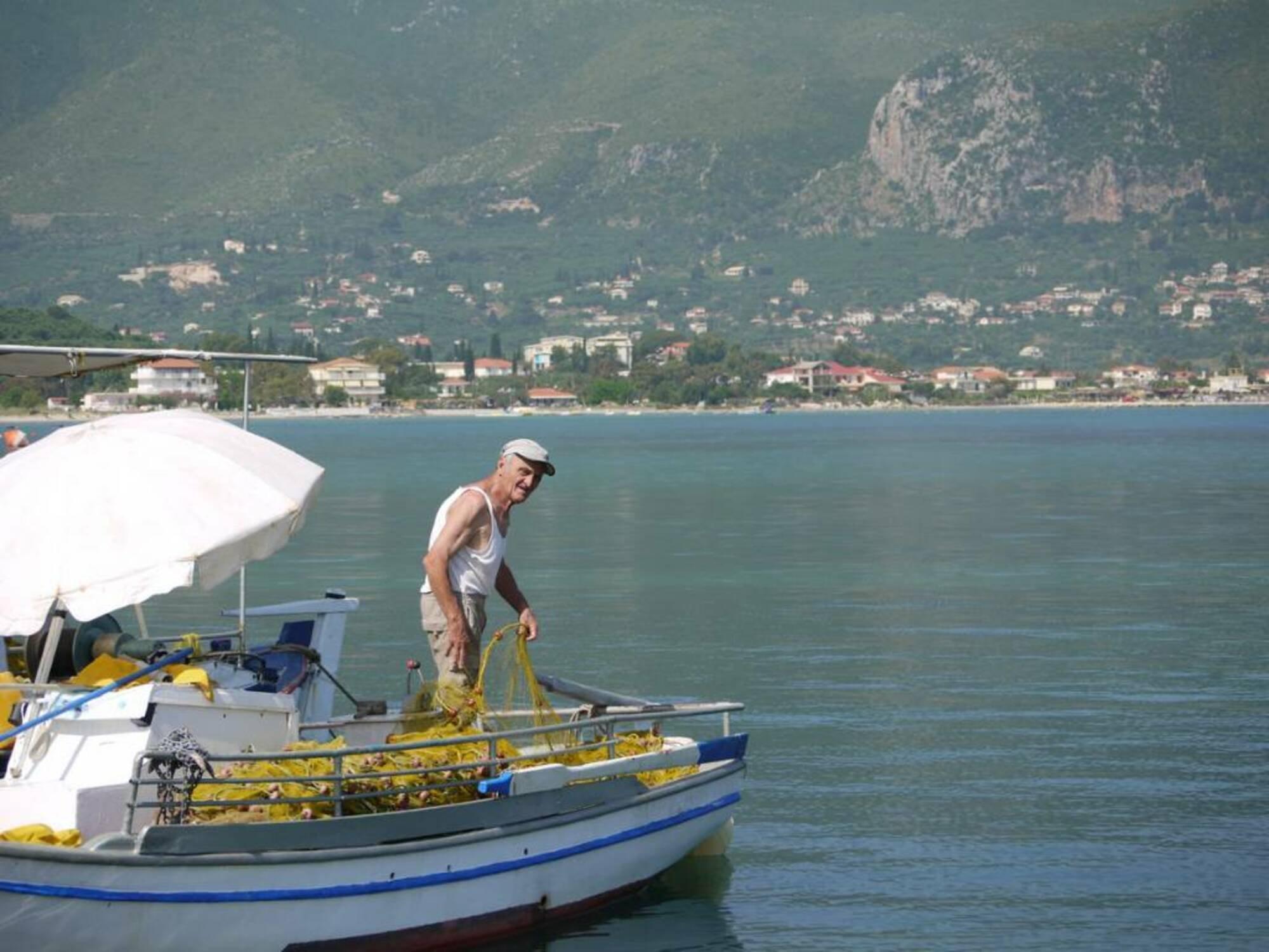 아기오스 키리아키 작은 항구 근처