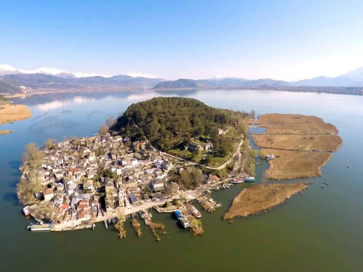 요안니나 섬 선착장 및 수도원