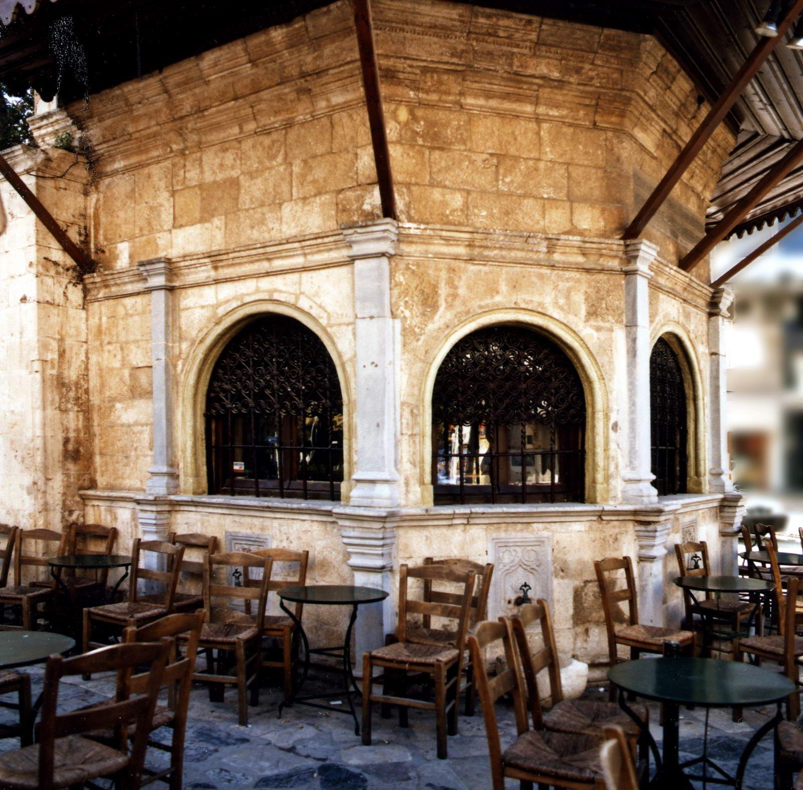 분수 근처 카페에서 바라본 모습