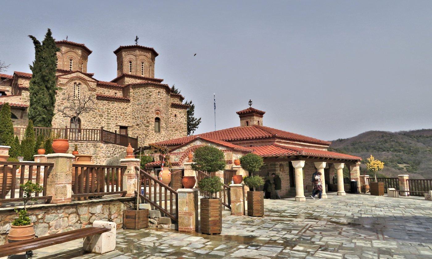 수도원 입구 주차장 근처