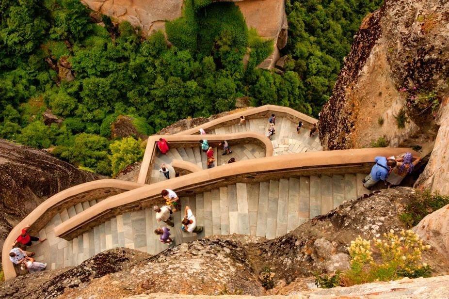 수도원으로 올라가는 계단 중간 지점