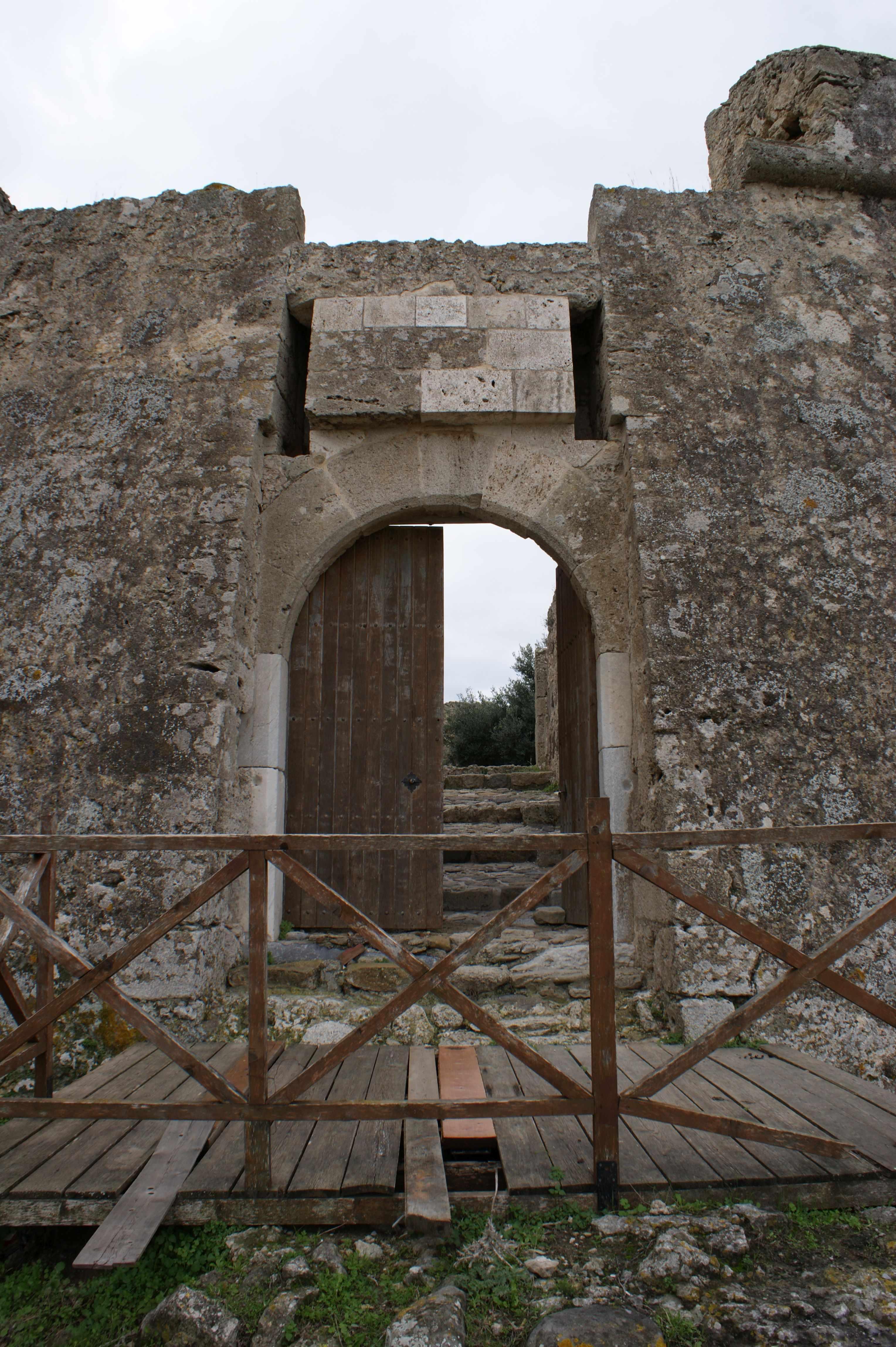 성 입구 게이트