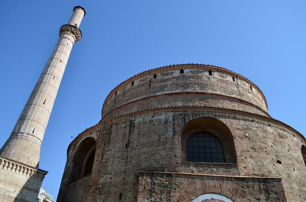 로톤다 외부와 미나렛 전경