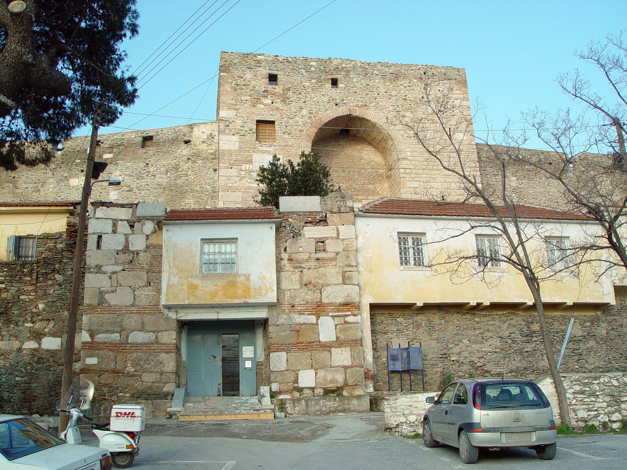 요새 입구 및 주변 성곽길