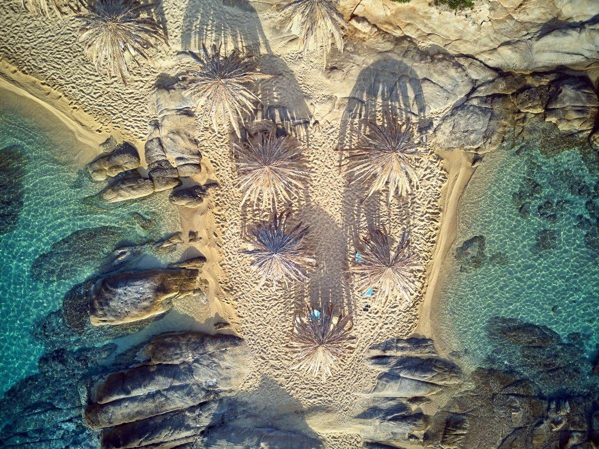 해변 중앙의 바위 지대