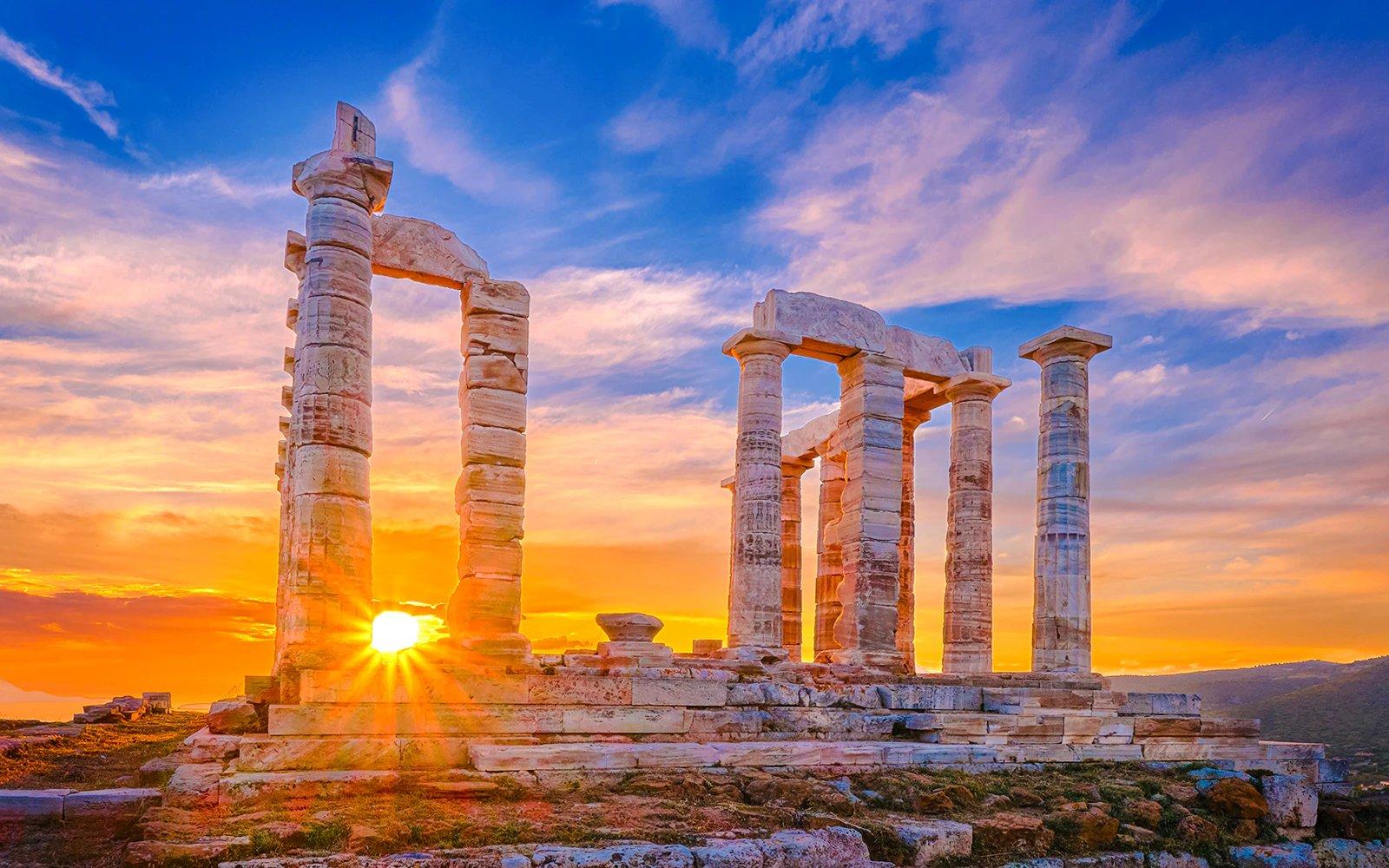 일몰 시점의 성소 실루엣