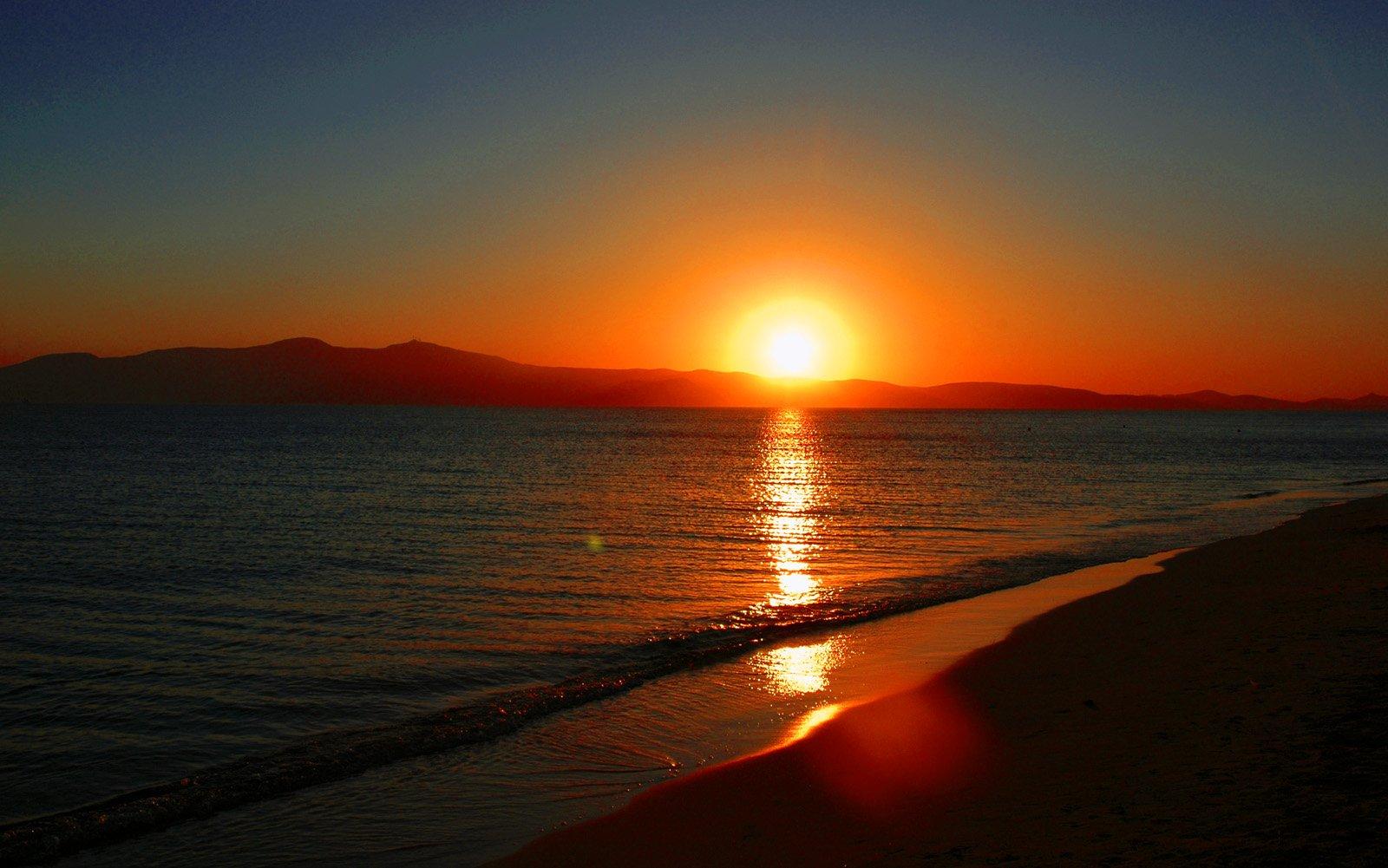 해질녘 플라카 해변