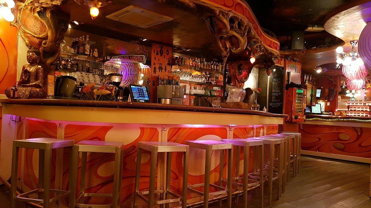 🌿 오리지널 담프크링 커피숍 (Original Dampkring Coffeeshop)