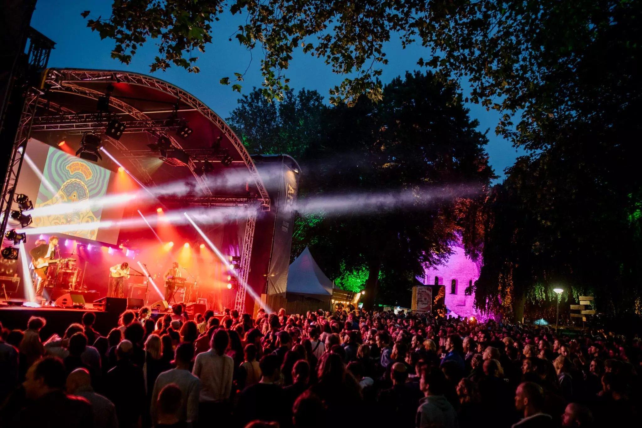 네이메헌 여름 축제 발크호프 공원 무대