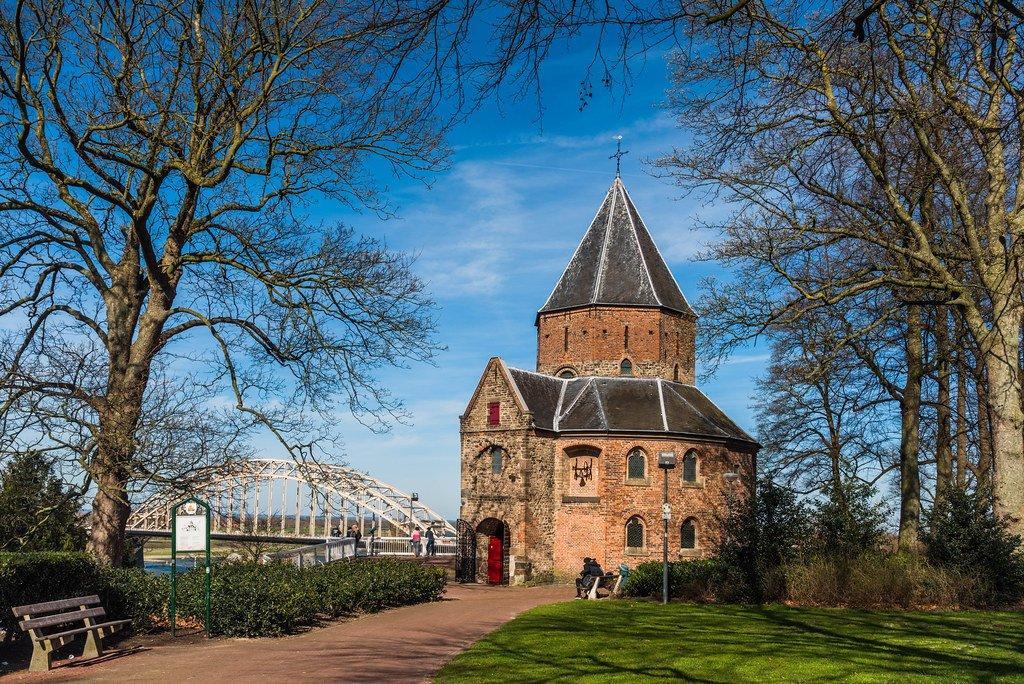 성 니콜라스 예배당 주변