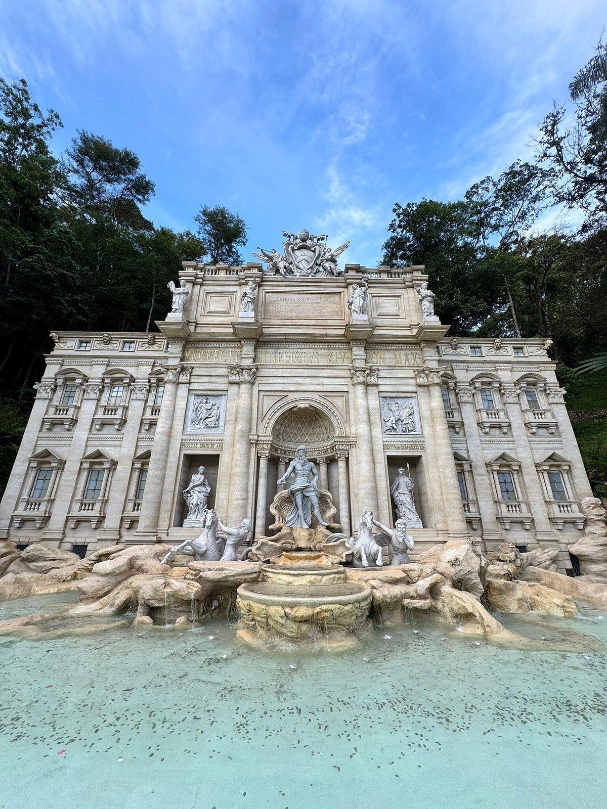 이탈리아 정원 (트레비 분수 복제품 및 토스카나 언덕)