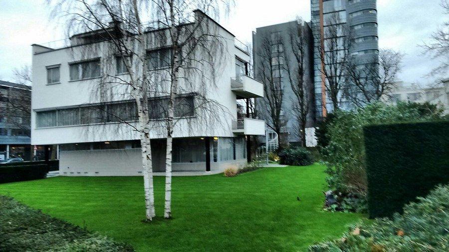 🏛️ 하위스 손네펠트