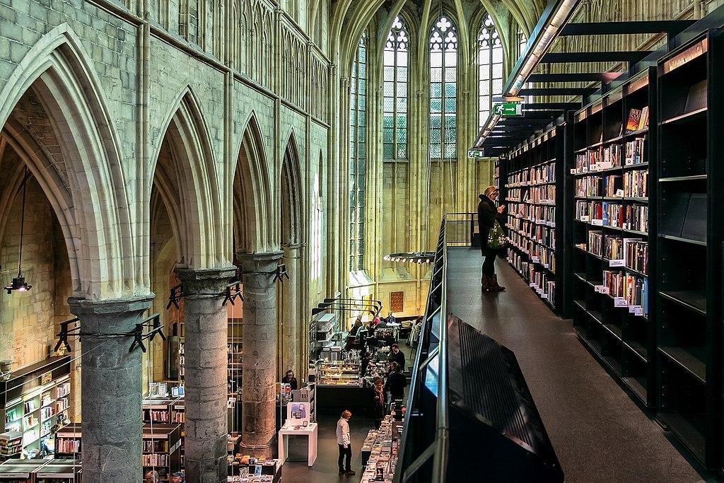 📚 도미니카넨 서점 (부크한델 도미니카넨)