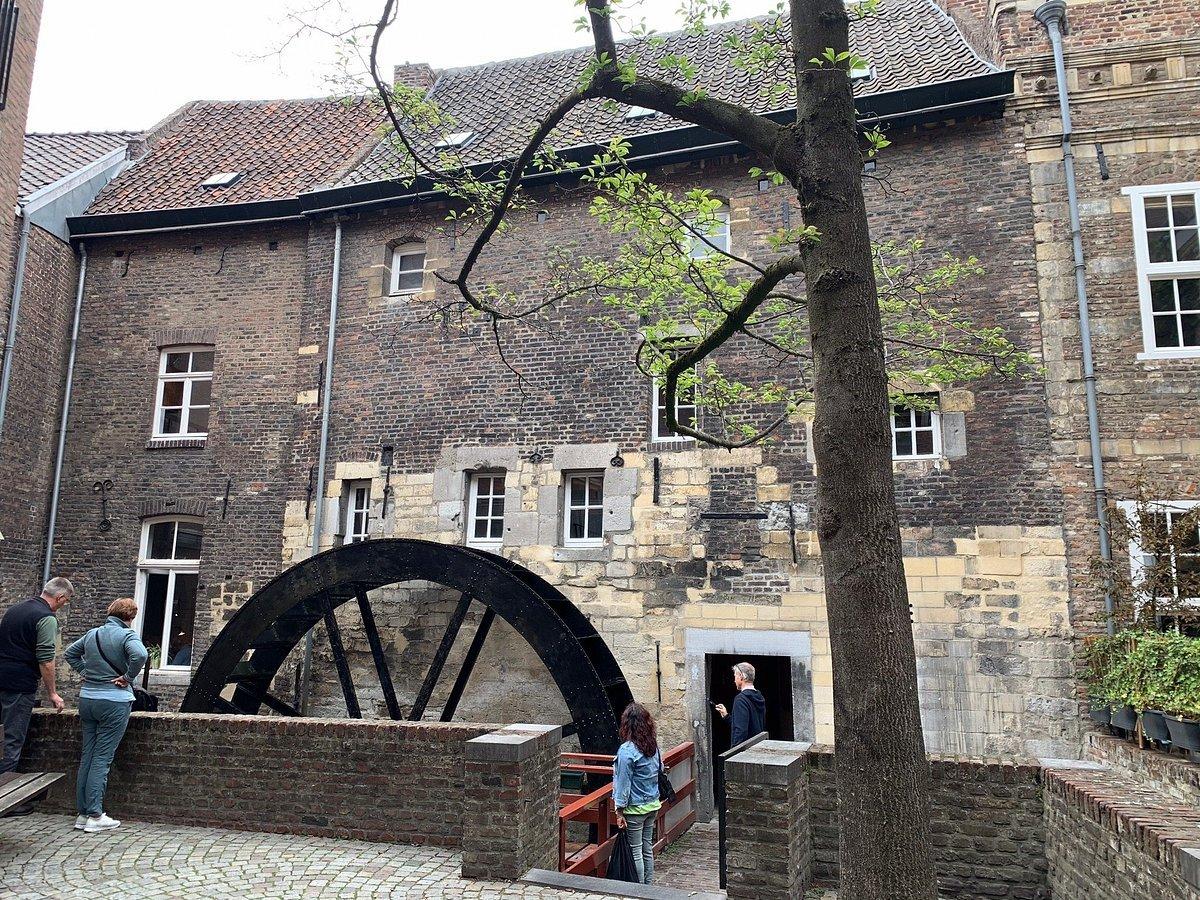 물레방아 외부 전경