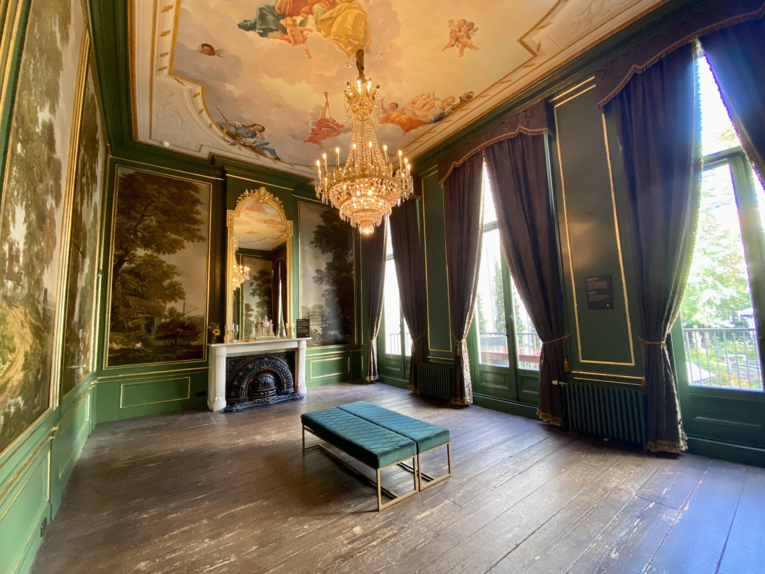 🏛️ 운하 박물관 (흐라흐텐뮈제윔)