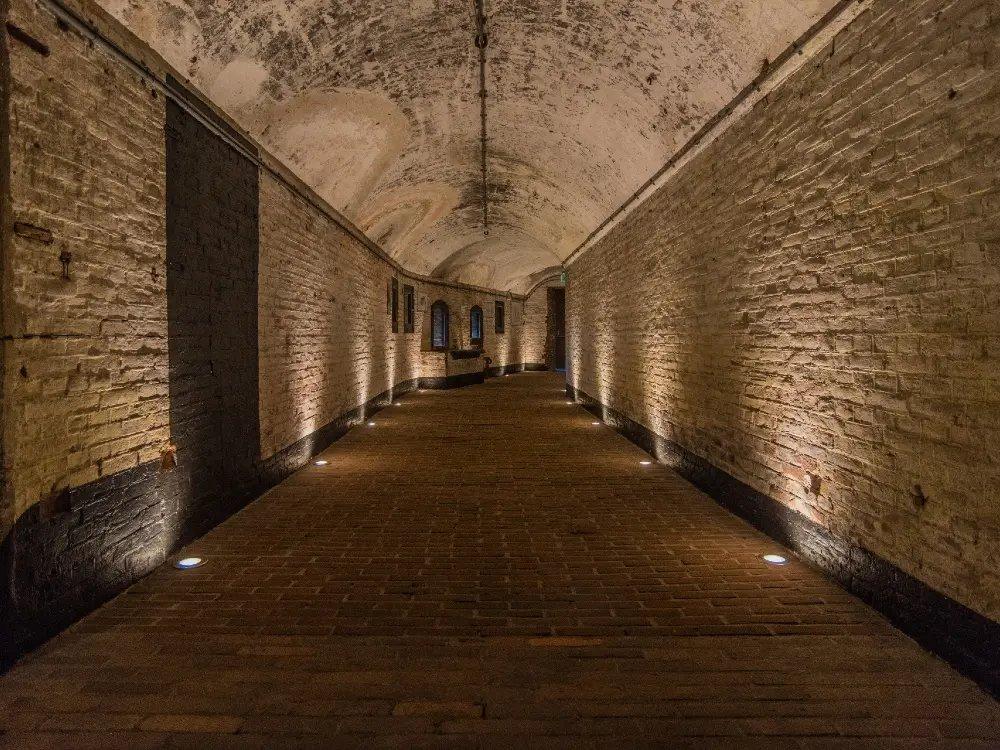 요새 내부 복도 및 공간