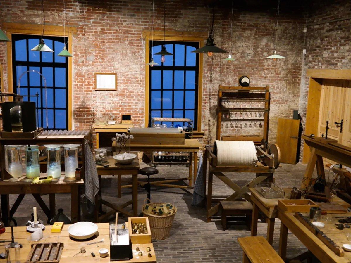 시대별 제품 전시관