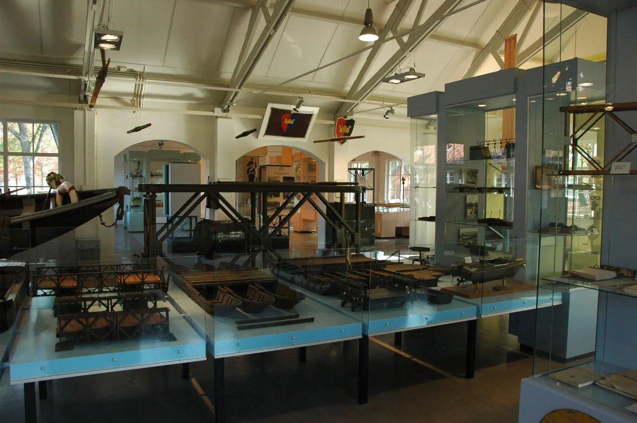 🏛️ 공병 박물관(헤니에뮈세윔)