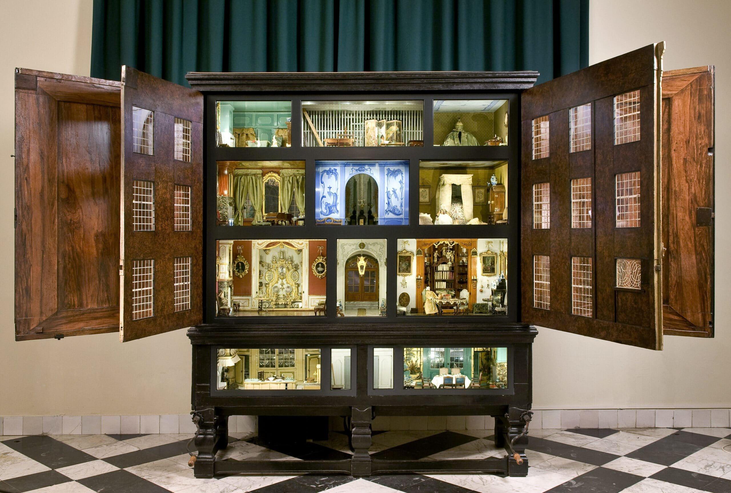 인상적인 인형의 집 (Dollhouse)