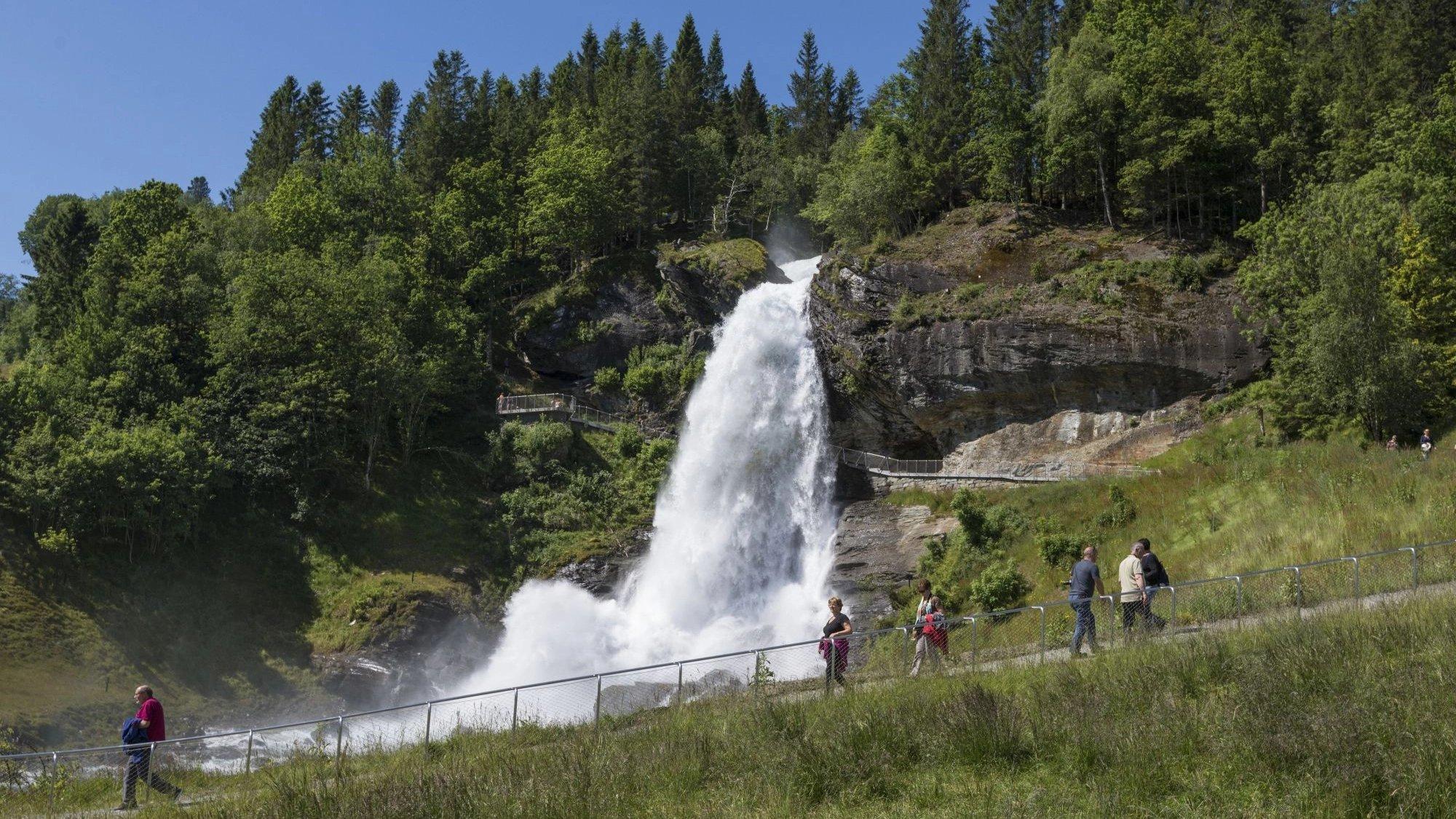 🏞️ 스타인스달스 폭포(스타인스달스포센)