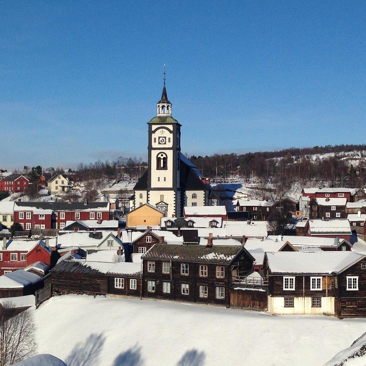 교회 정면 및 탑 전경