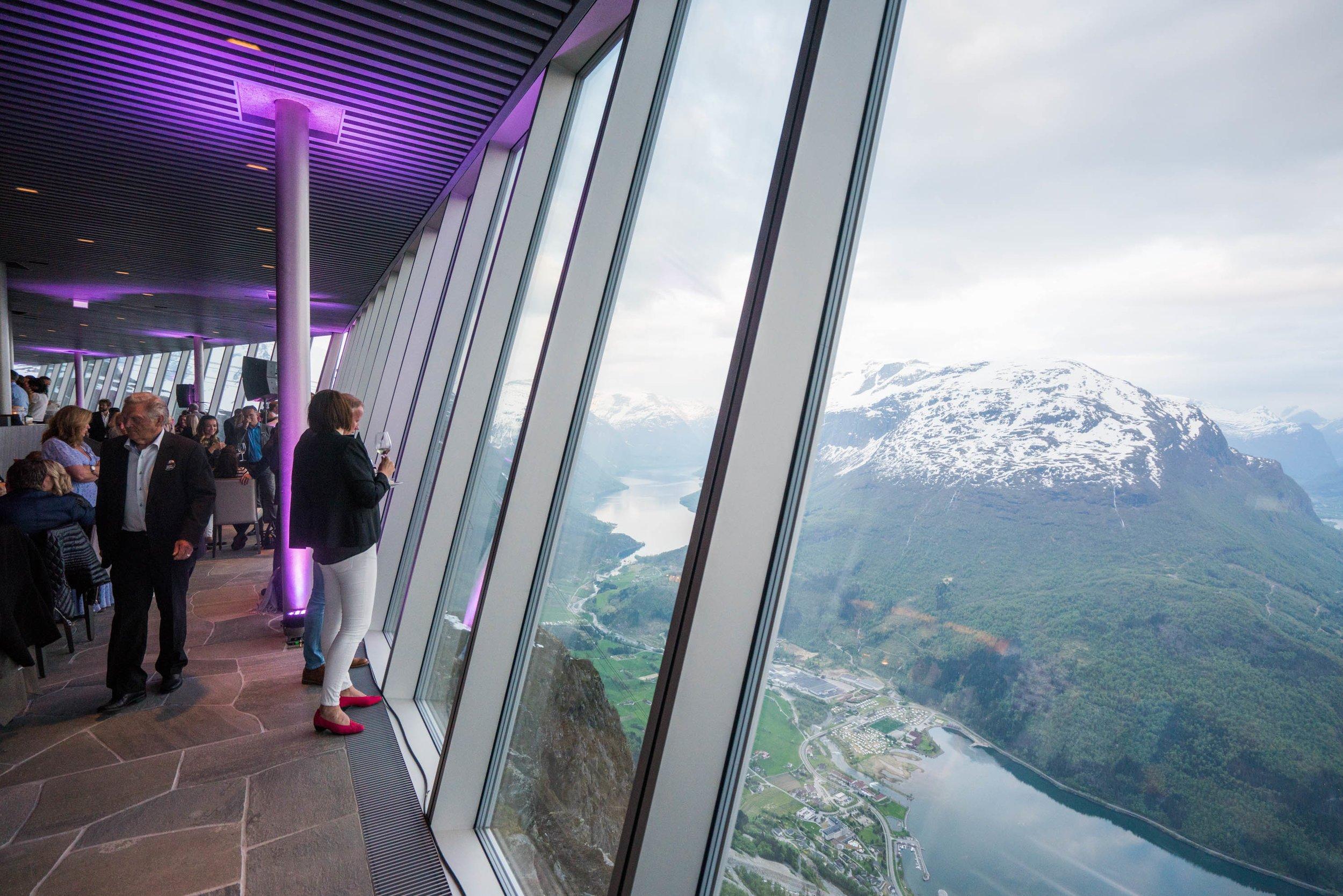 호벤산 정상 전망대 (Hoven Mountain Summit Observation Deck)
