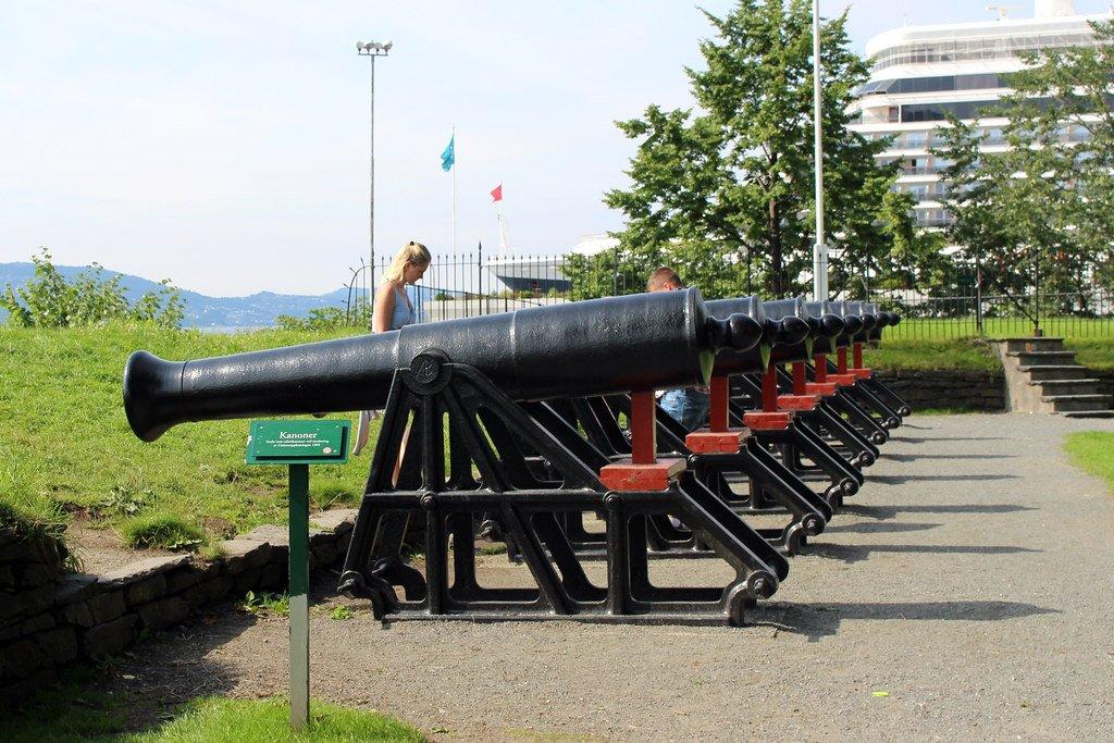 요새 성벽 및 정원 (대포 주변)