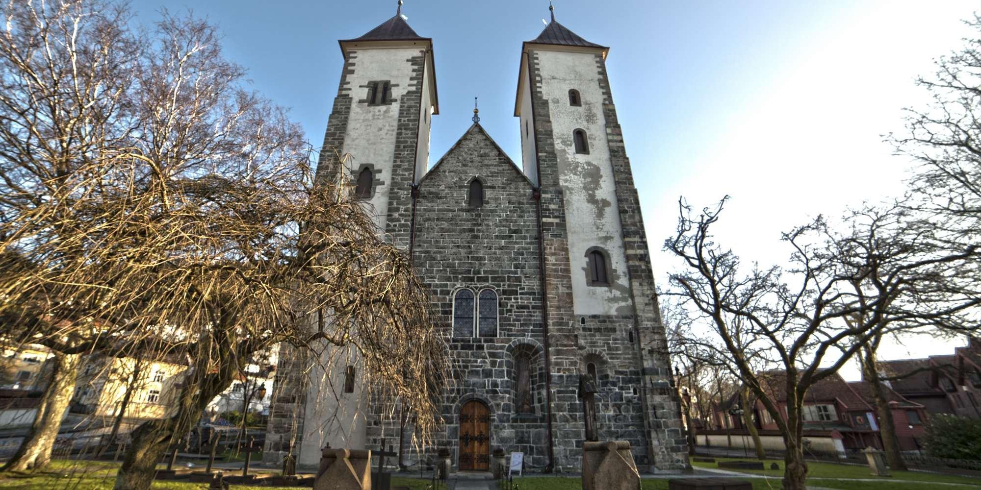 교회 서쪽 정면