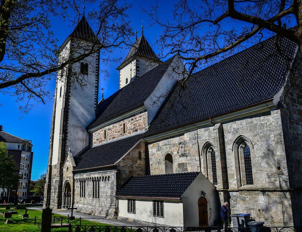 브뤼겐 거리에서 바라본 교회