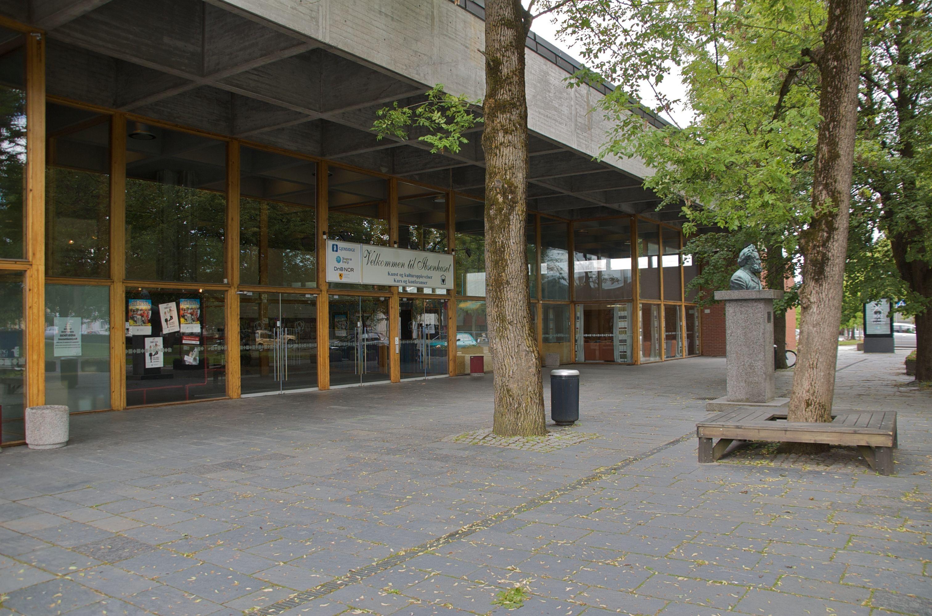 🎭 입센의 집(입센후셋)