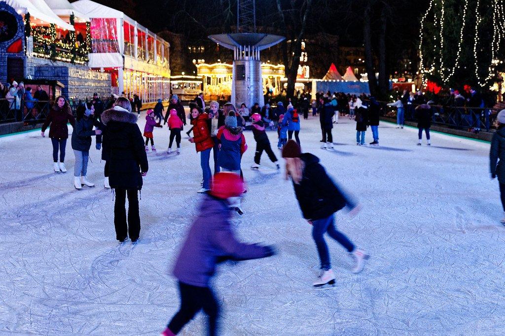 아이스 스케이팅 링크 주변