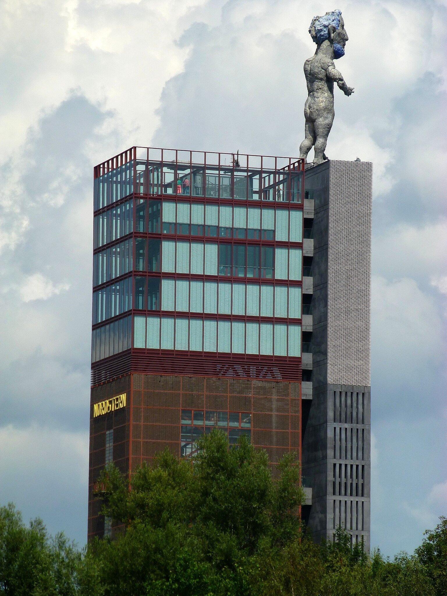노르트슈테른 타워와 헤라클레스 조각상
