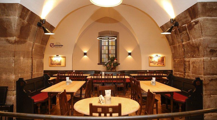 지하 아치형 홀 내부