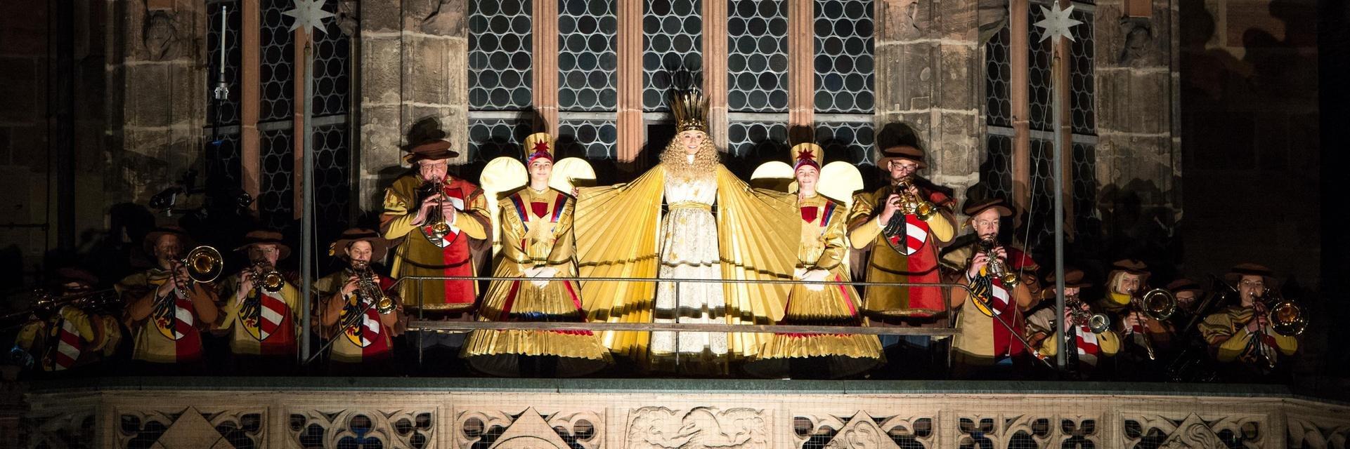 프라우엔키르헤 발코니에서 열리는 크리스마스 마켓 개막식