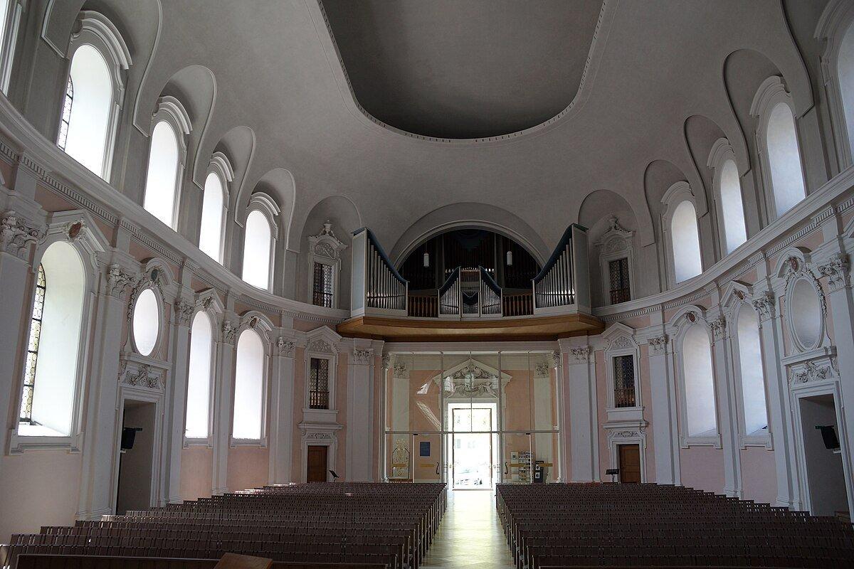 교회 내부 본당