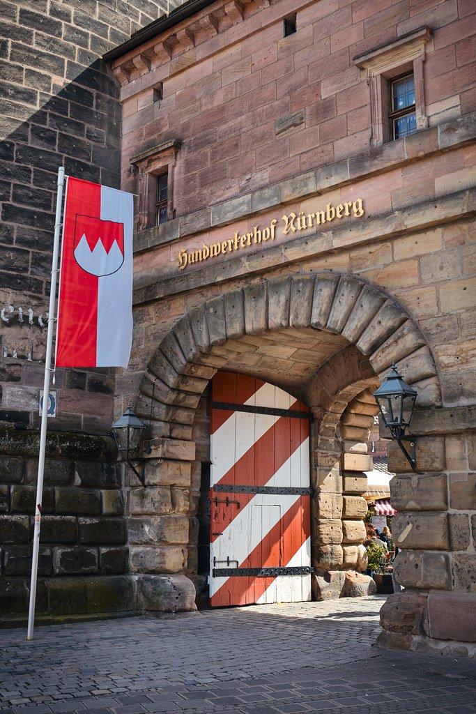 프라우엔토어 탑과 함께 담는 마을 입구