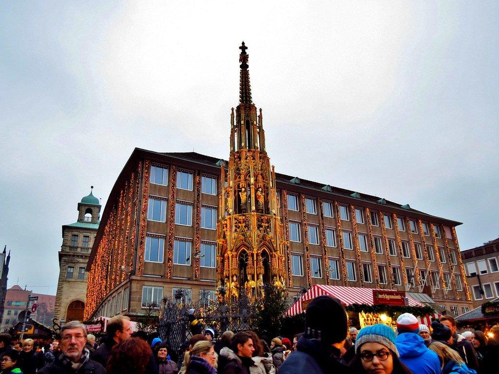 뉘른베르크 크리스마스 마켓과 아름다운 분수