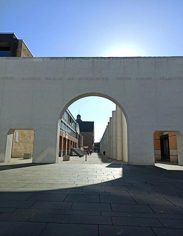 🏛️ 인권의 길(슈트라세 데어 멘셴레히테)
