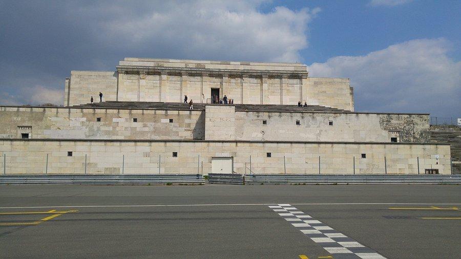 🏟️ 체펠린 비행장(체펠린펠트)