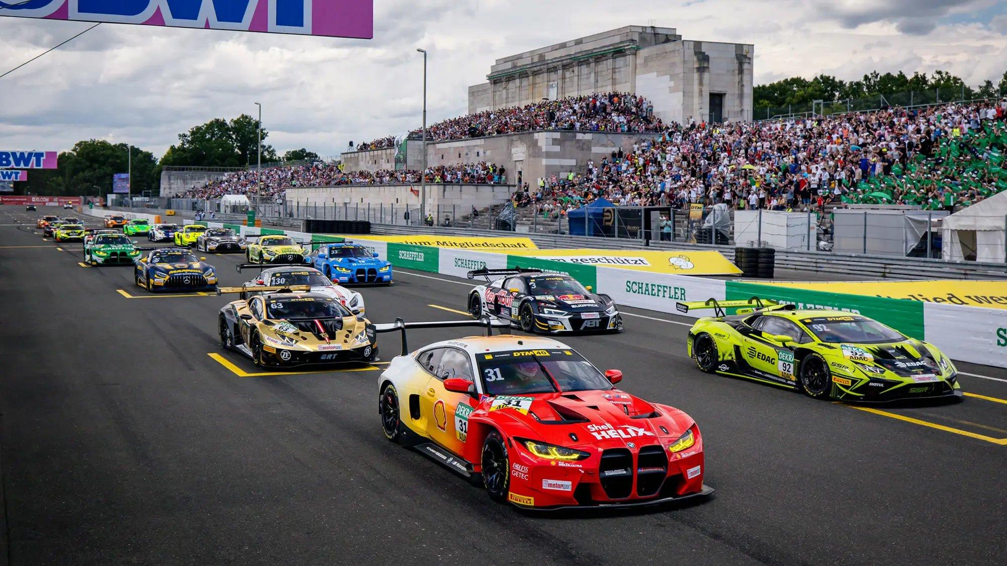 노리스링 자동차 경주 장면