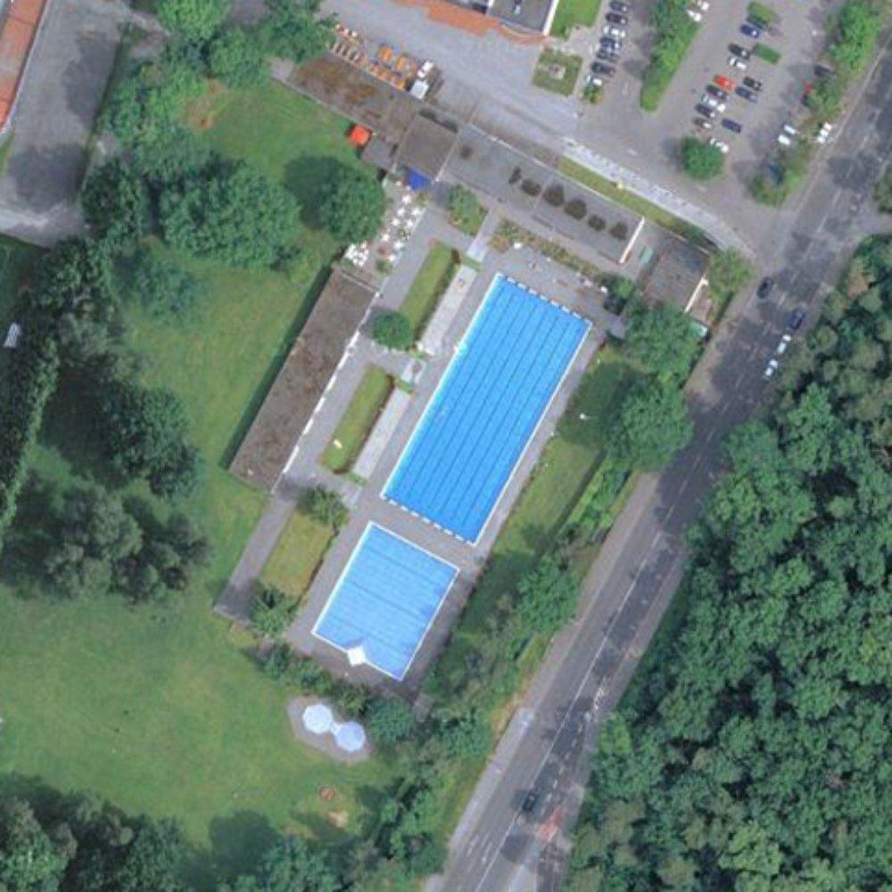 🏊 1. FCN 야외 수영장 '클룹바트'