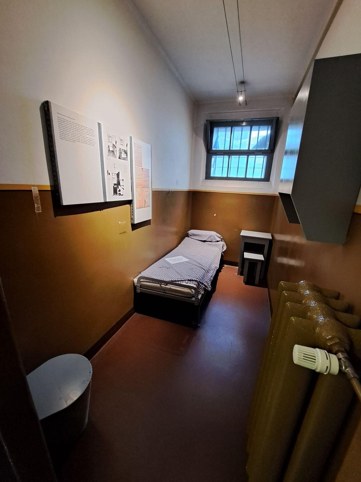 재구성된 감방 내부