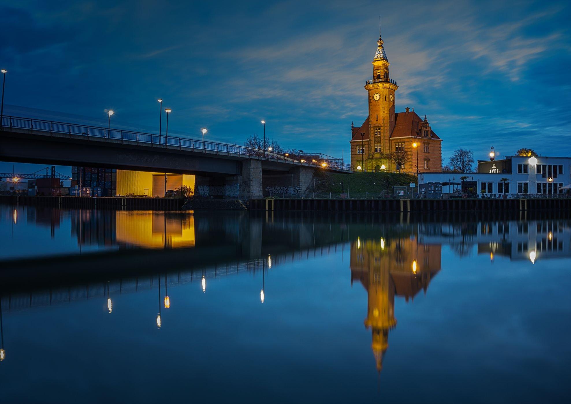 🏛️ 옛 항만청 건물 (알테스 하펜암트)