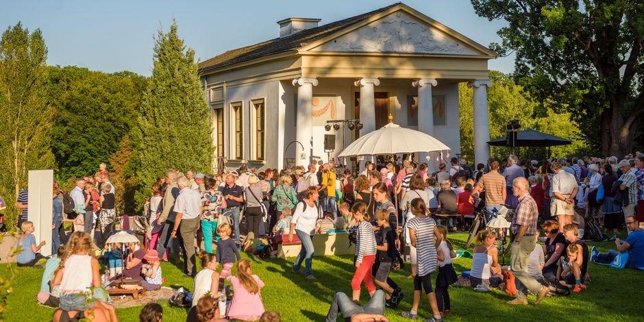 괴테 생일 기념 여름 축제 장면